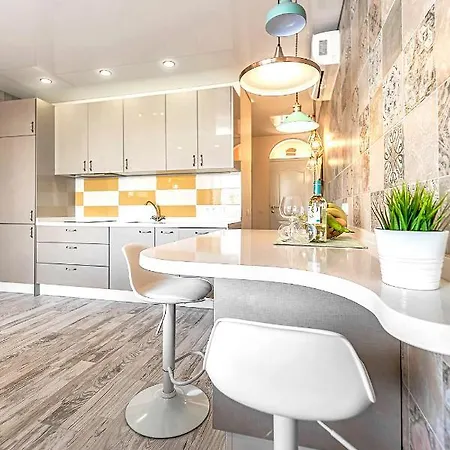 Luxury Orlando Адехе